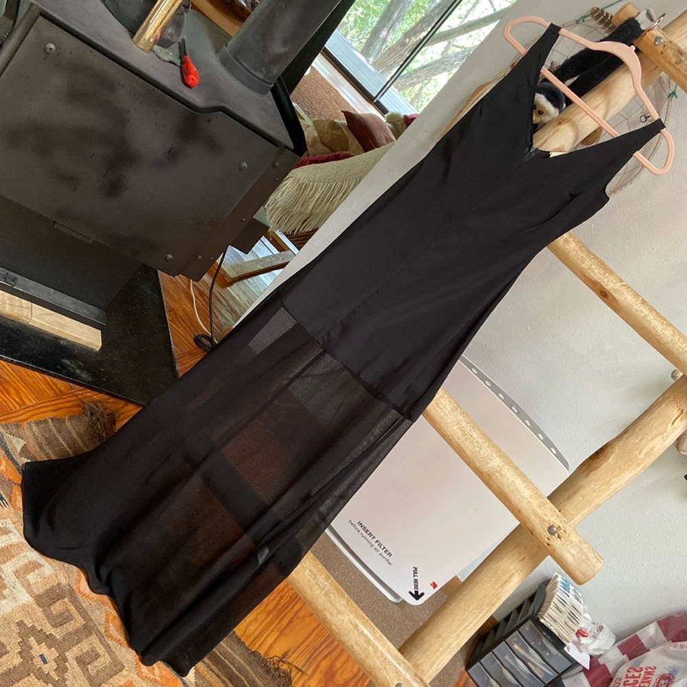 Simple elegance black dress.